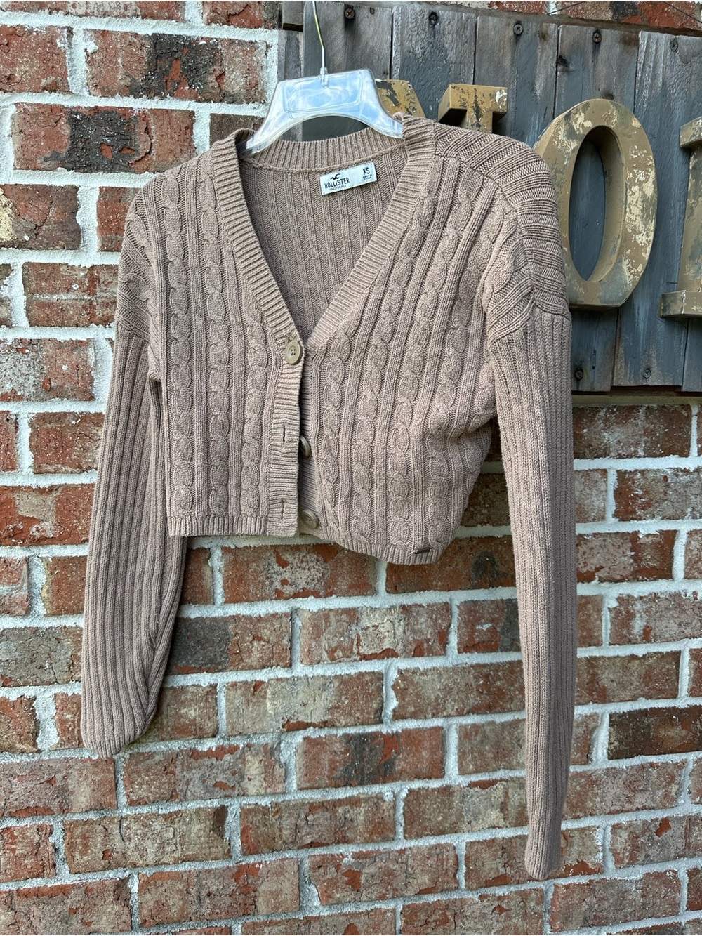 Hollister Cropped Cable-Knit V-Neck Cardigan - Taupe